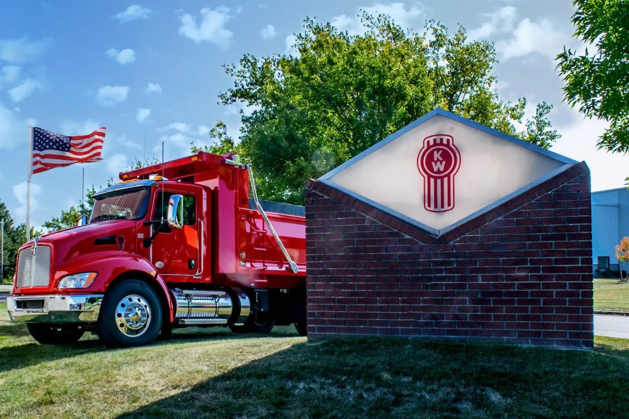 Buffalo-Kenworth-camión-rojo-bandera-americana