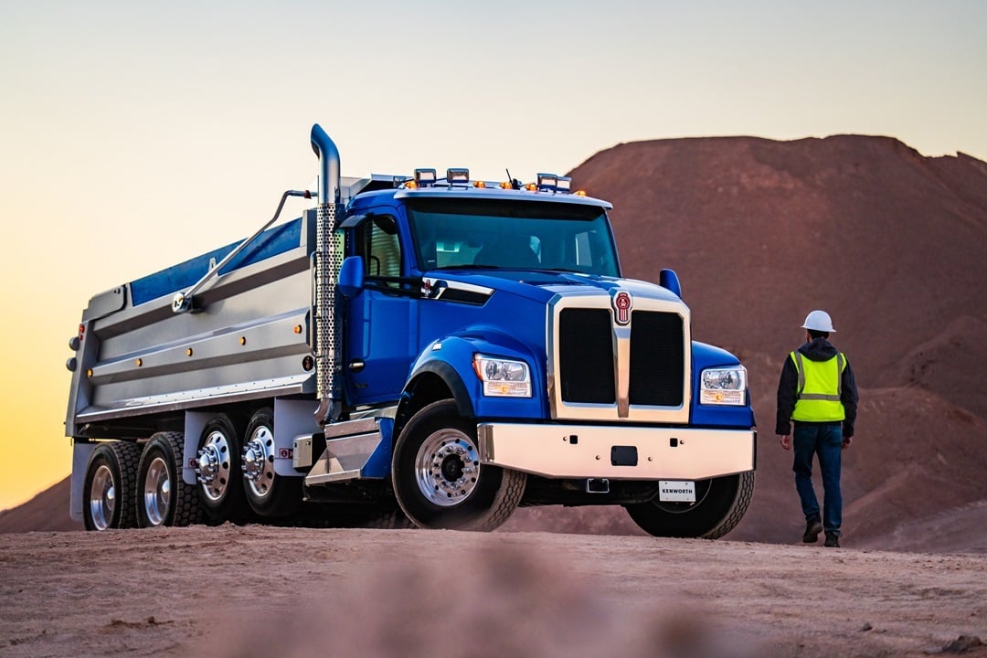 Kenworth T880S Performance Hood